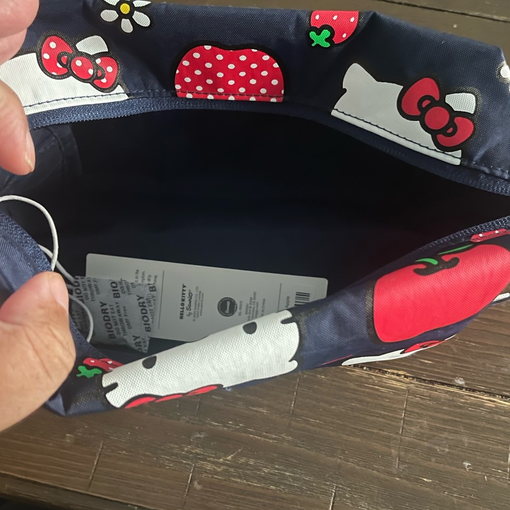 Baggu Hello Kitty Dopp kit - Picture 5 of 5
